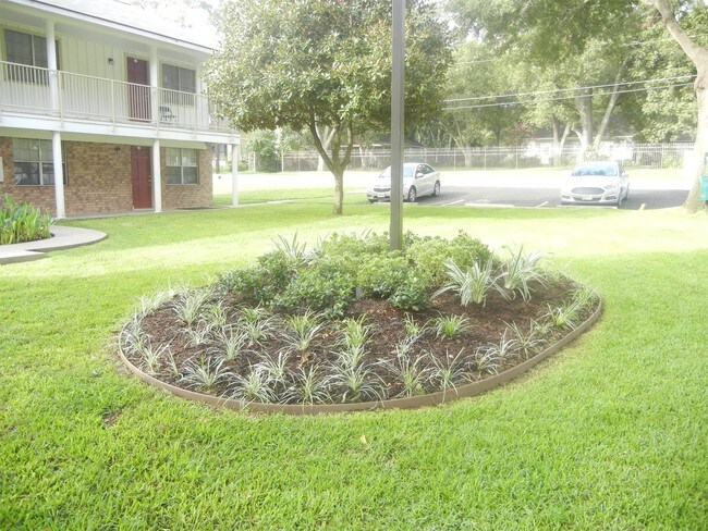 Building Photo - 705 S Jackson St