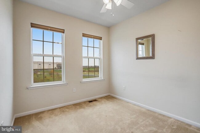 Building Photo - 5918 Jefferson Commons Way