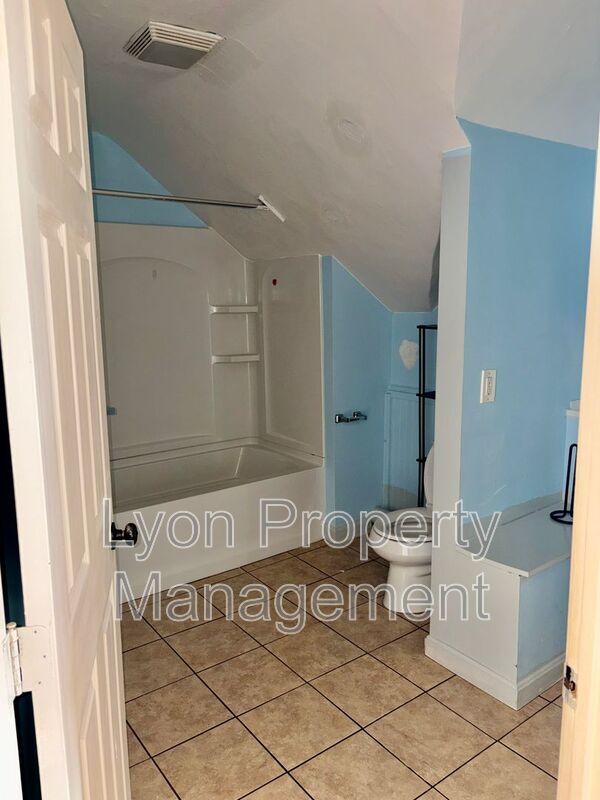 Building Photo - 1134 Social St