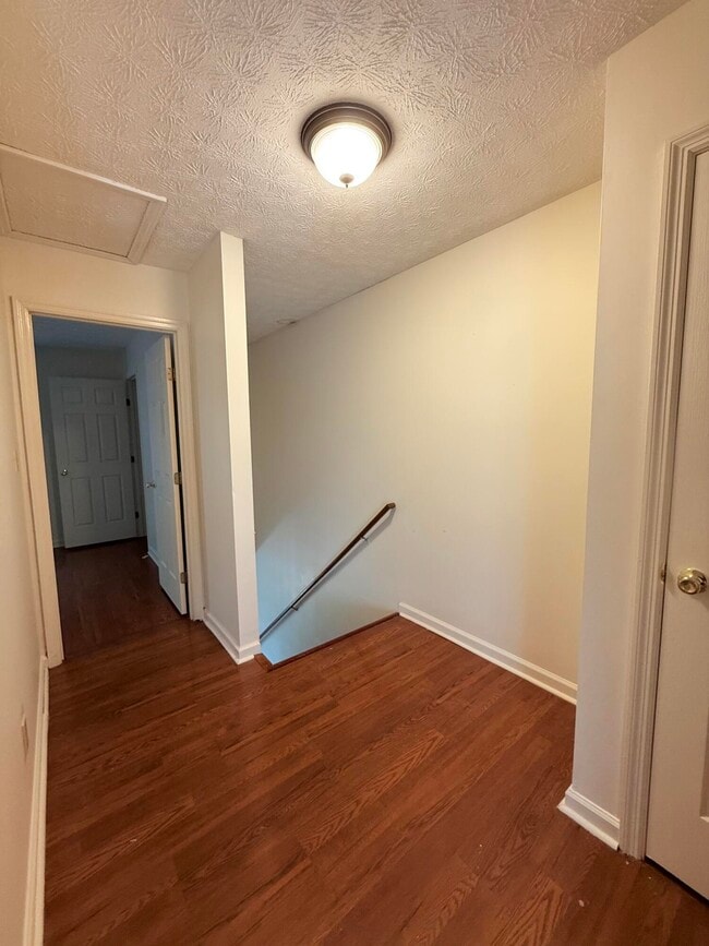 Building Photo - 200 Shamrock Ln