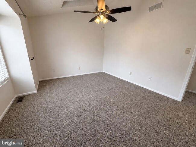 Building Photo - 250 Juanita Ct