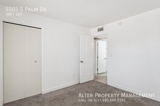 Building Photo - 5503 S Palm Dr