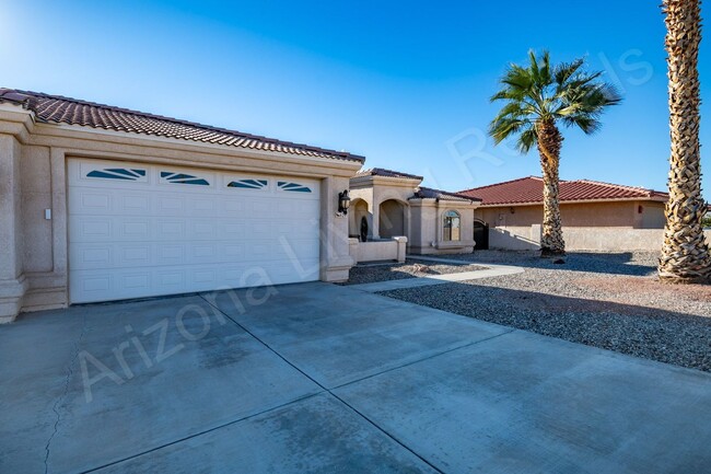 Building Photo - FURNISHED POOL HOME WITH LAKE VIEW