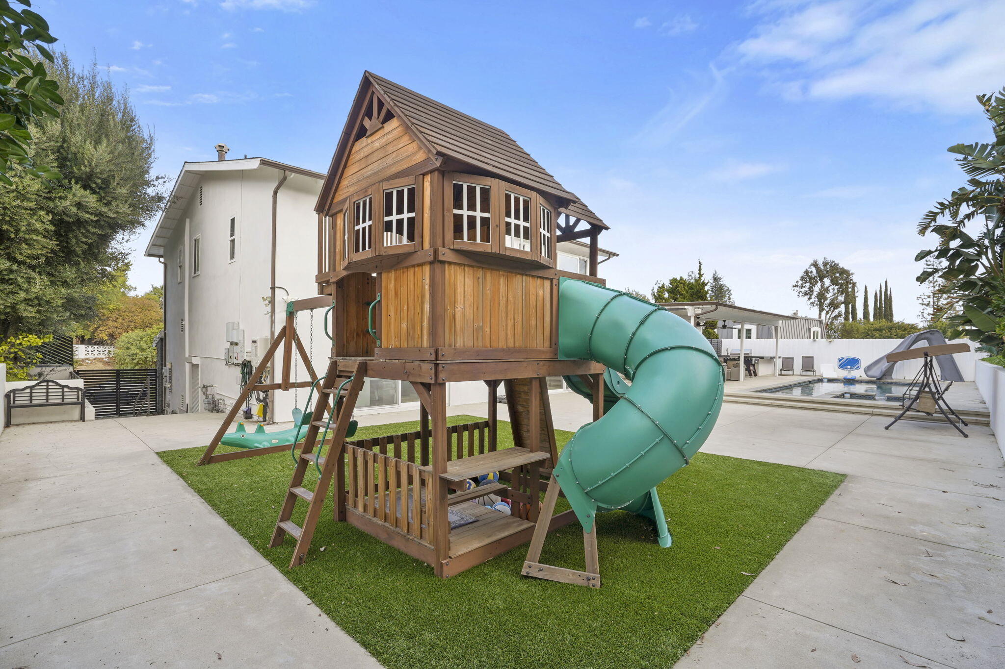 Building Photo - 16544 Park Lane Dr