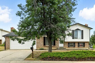 Building Photo - Spacious Tri-Level Home on Corner Lot – Av...