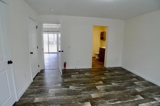 Building Photo - 37 Van Dyke