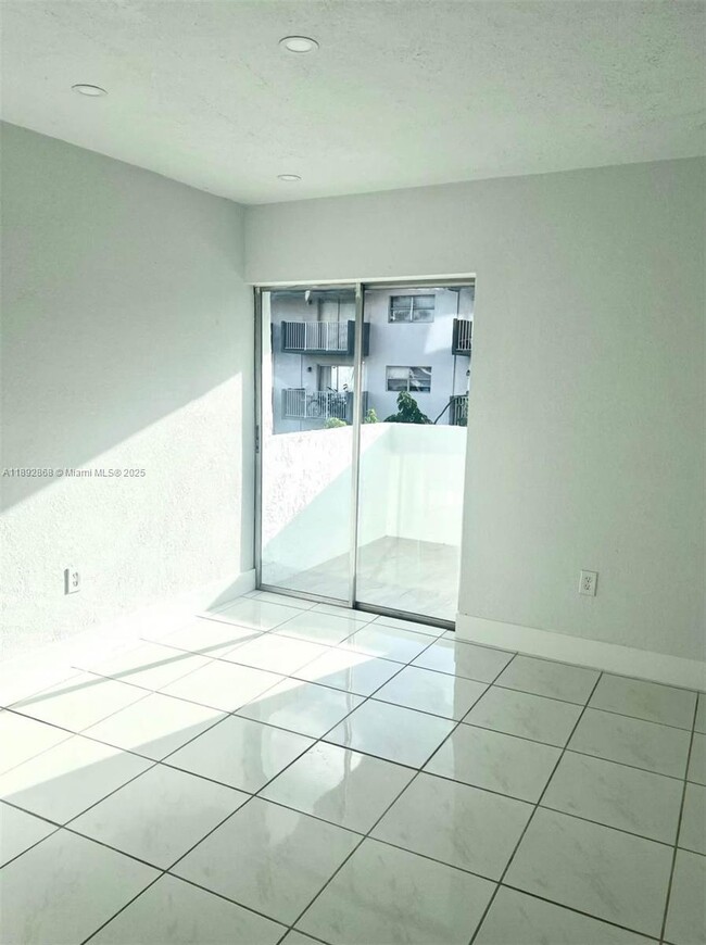 Building Photo - 750 NW 43rd Ave