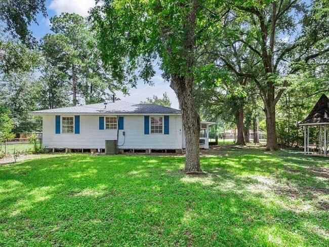 Building Photo - House: Woodview