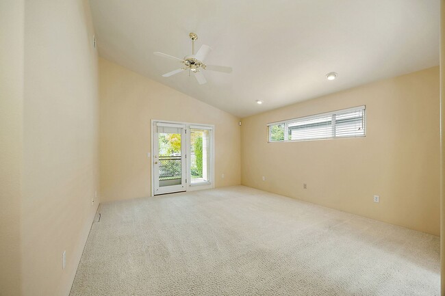 Building Photo - Alder Creek Estates Home available**Gated Community**Minutes from Rogue Regional Medical Center o...