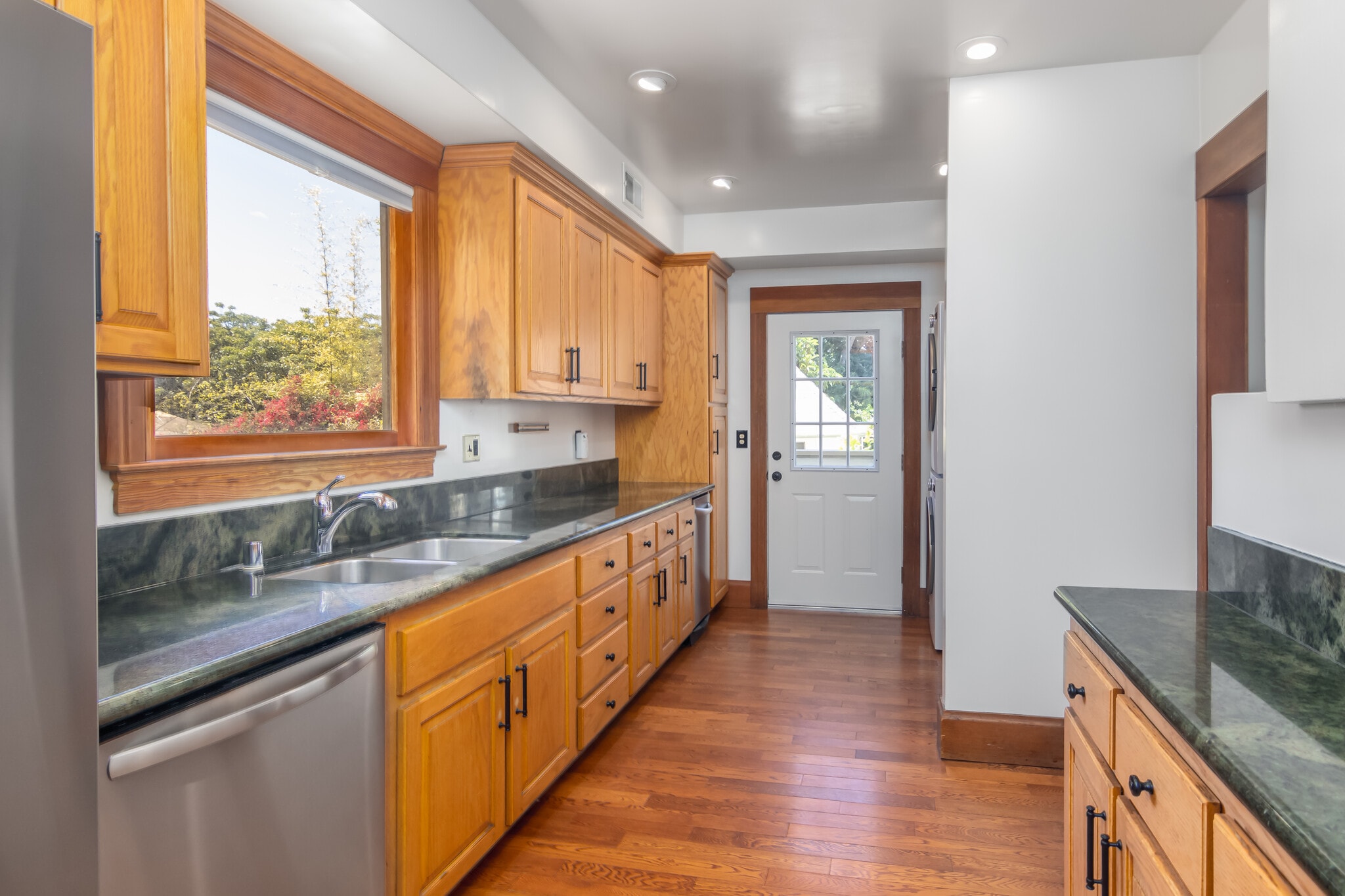 kitchen with view of back entrance - 847 E Kensington Rd