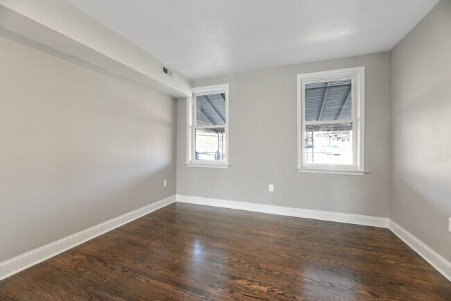 Building Photo - 3 Bedroom Rowhome- Baltimore City