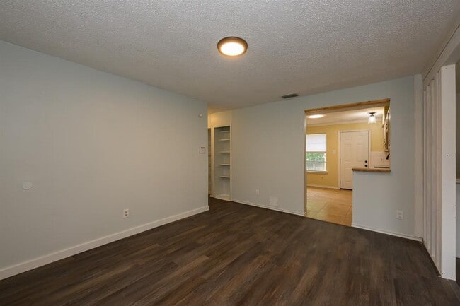 Building Photo - 7103 Howerington Cir