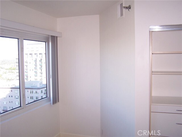 Building Photo - 525 E Seaside Way