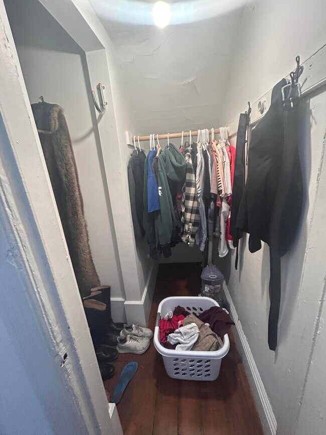 Building Photo - 1682 Bagley St