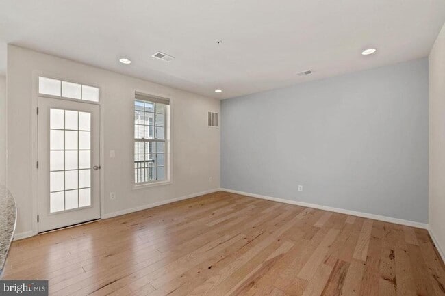Building Photo - 43144 Thoroughfare Gap Terrace