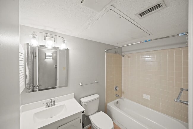 Building Photo - 6811 Blue Ridge Dr