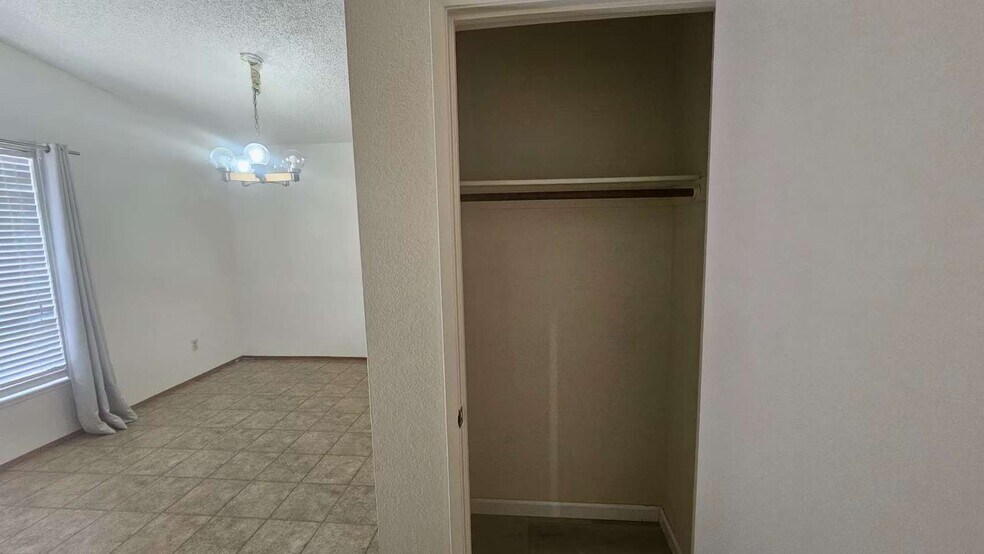 Building Photo - 814 Portugal Way