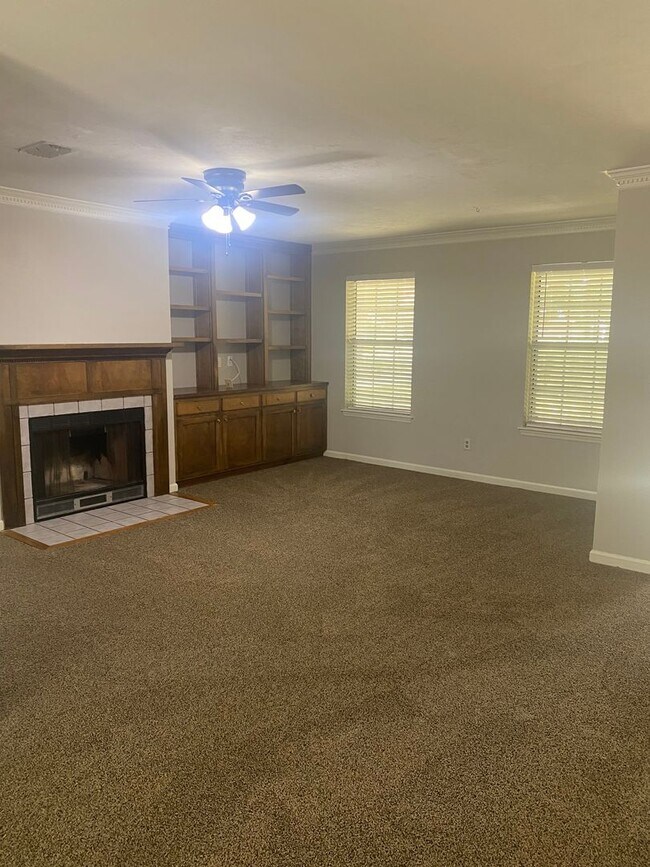 Building Photo - KILLEARN LAKES HOME