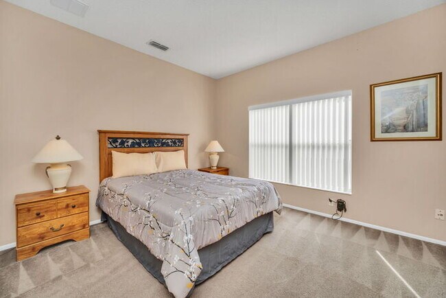 Building Photo - Partially Furnished 6 bedroom/5 Bath home
