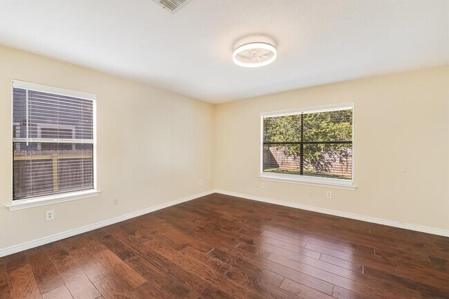 Building Photo - 6808 Luckenbach Ln