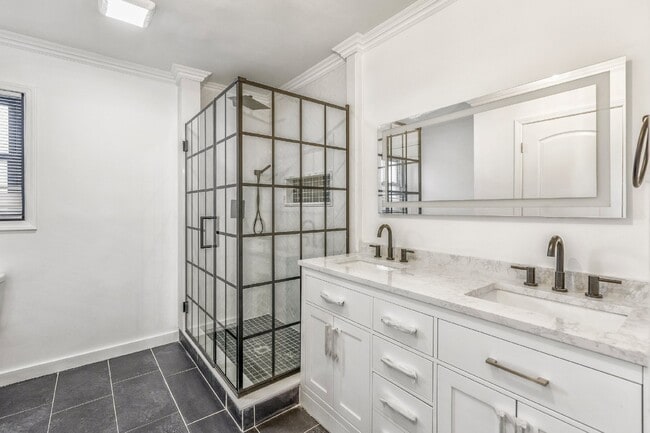 Building Photo - 3bd/2ba Ranch Style Nest In Fayetteville