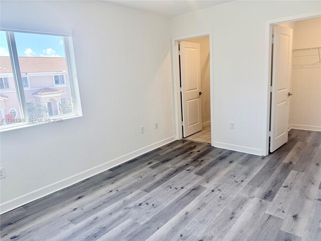 Building Photo - 2418 SE 10th St