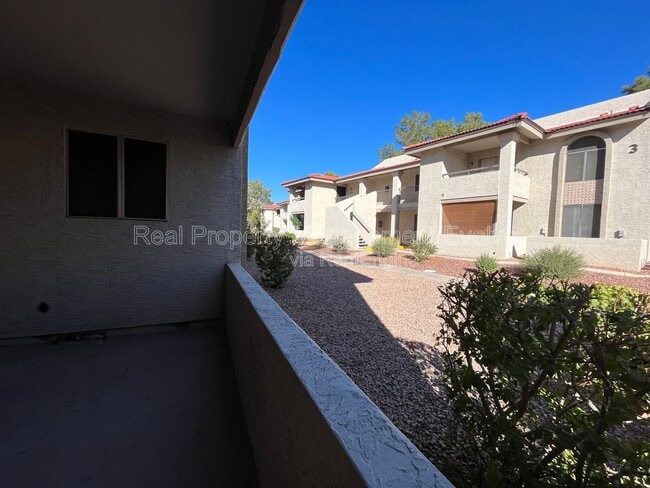 Building Photo - 10610 S 48th St