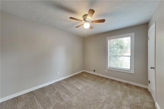 Building Photo - 3932 Fairington Dr