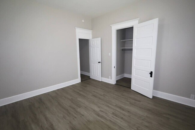 Building Photo - 629 S Fares Ave