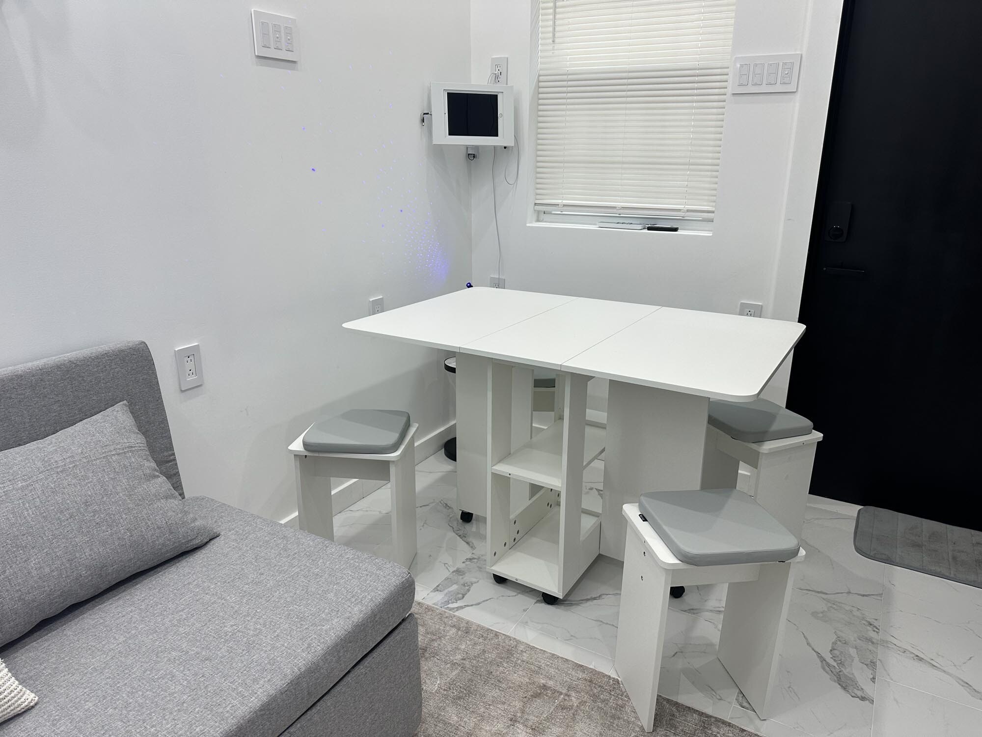 Building Photo - 196 Danforth Ave