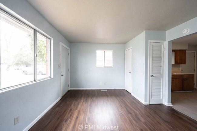 Building Photo - "Charming 2-Bed Duplex Gem on North Leland...