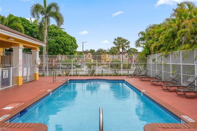 Building Photo - 627 E Mowry Ct