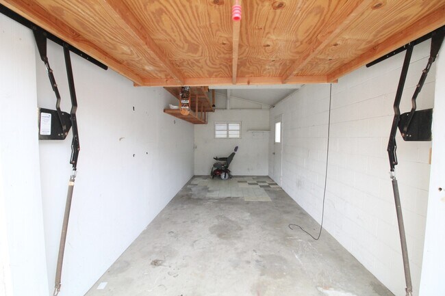 Building Photo - 313-317 Highland- LT