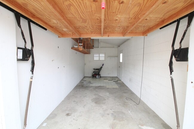 Building Photo - 313-317 Highland Dr.