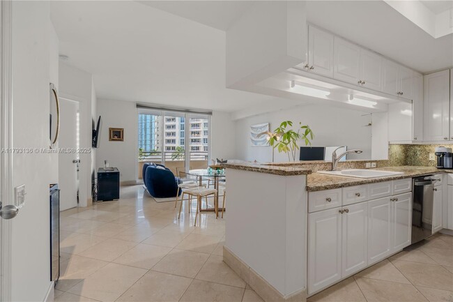 Building Photo - 808 Brickell Key Dr
