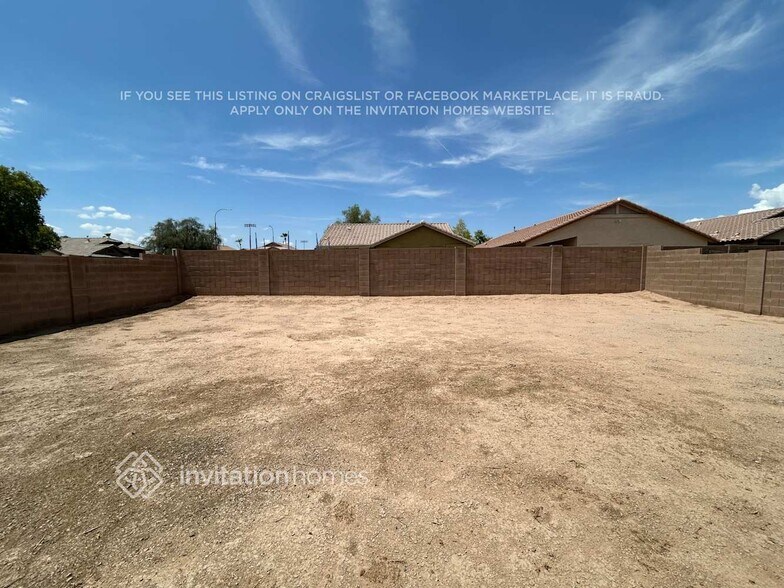Building Photo - 2122 S 114th Ave