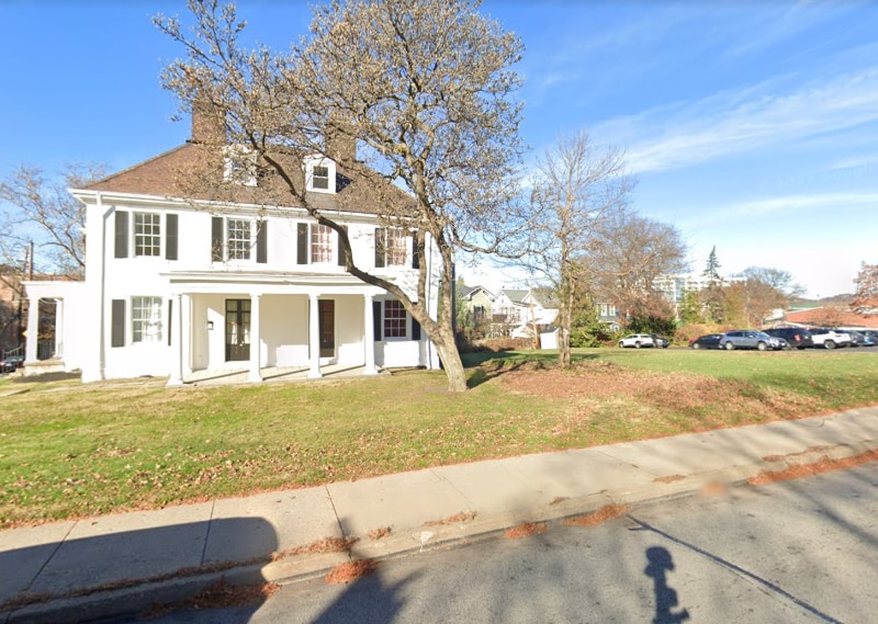 Building Photo - 6401 Fifth Ave