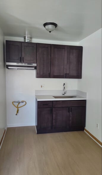 Building Photo - 9315 San Vincente Ave