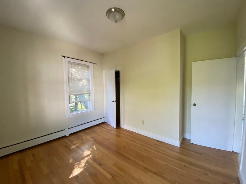 Building Photo - 56 Mozart St