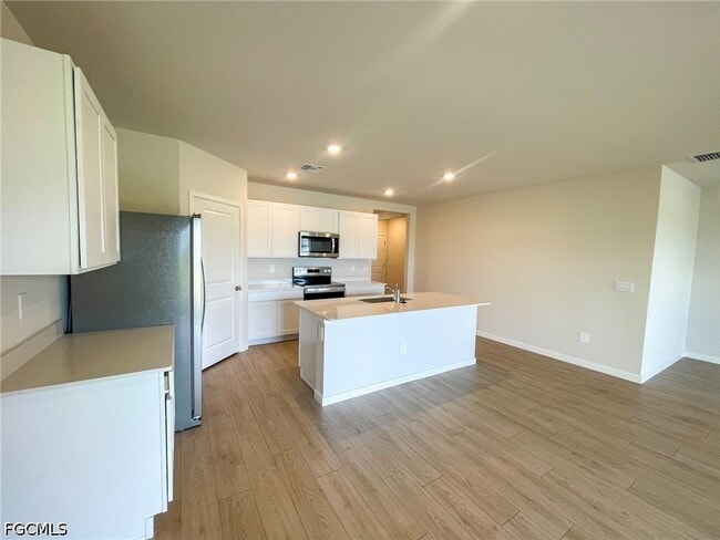 Building Photo - 1321 NE 9th St