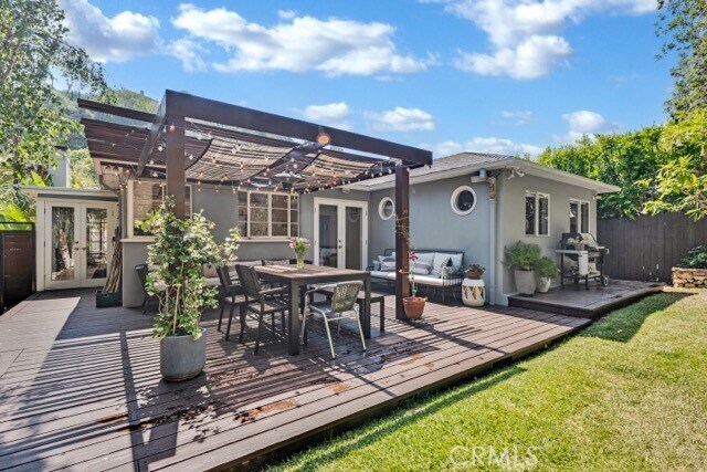 Building Photo - 2527 Canyon Dr