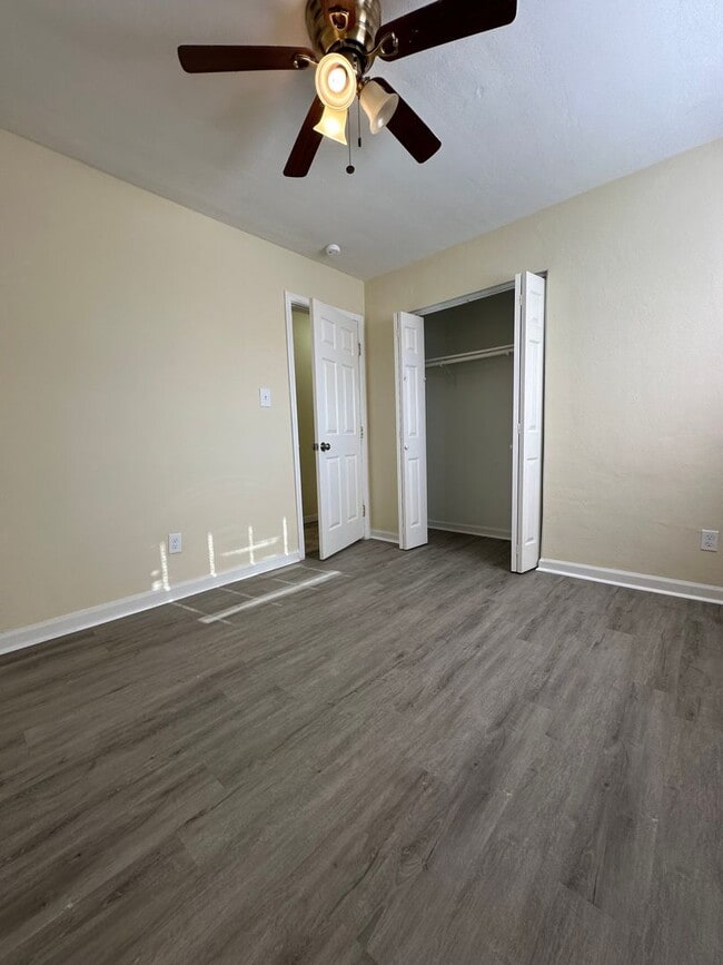 Building Photo - Malibu-4 Bedroom 2 Bath Single Family home