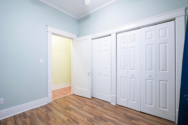 Building Photo - Charming Historic 2BR Apartment with Garag...