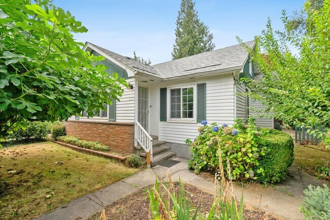 Building Photo - Amazing vintage 2-bdrm/2-bath Cully home—Giant garden, detached art studio, great location