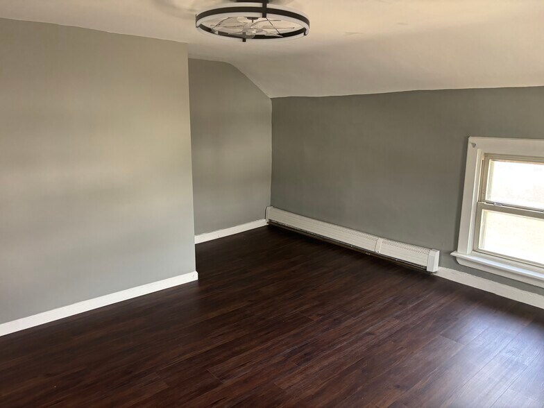 Building Photo - 17 Tennent Ave