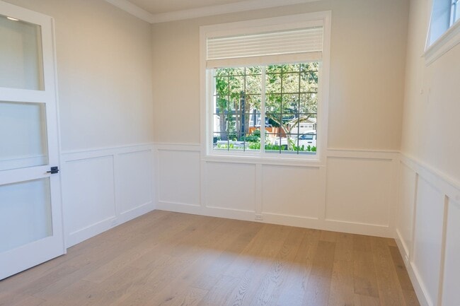 Building Photo - 5Bd/4.25Ba Kirkland House