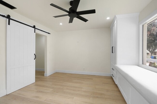 Building Photo - 3 bed 2 bath remodeled home features rustic charm blended with contemporary elegance