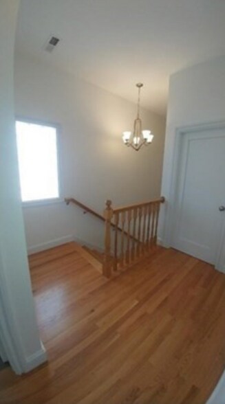 Building Photo - 36 Horace St