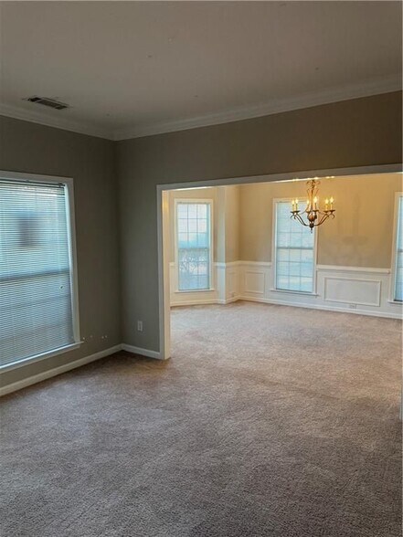 Building Photo - 7637 Forest Glen Way