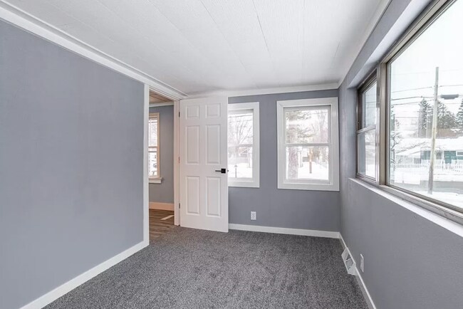 Building Photo - 801 Lake View Dr